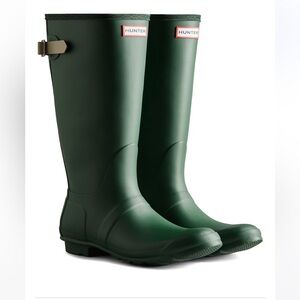 Green Hunter rain boots tall size 8 great condition. Will fit size 8 or 9
